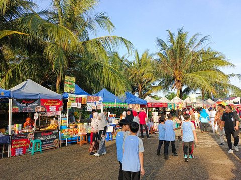 Ilustrasi UMKM. Foto: murtiwijaya/Shutterstock