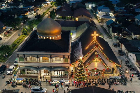 Masjid Al-Azhar dan Gereja Nazaret dibangun berdampingan dengan satu tembok yang menyatu, sebuah simbol toleransi di Palangka Raya. (dok.pribadi)