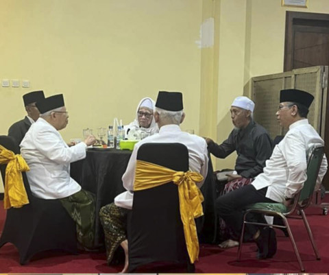 Rais Aam PBNU KH Miftachul Akhyar bertemu Ketum PBNU KH Yahya Cholil Staquf saat menghadiri pertemuan kiai NU di Ponpes Lirboyo pada Kamis (25/12/2025).  Foto: Dok. Istimewa