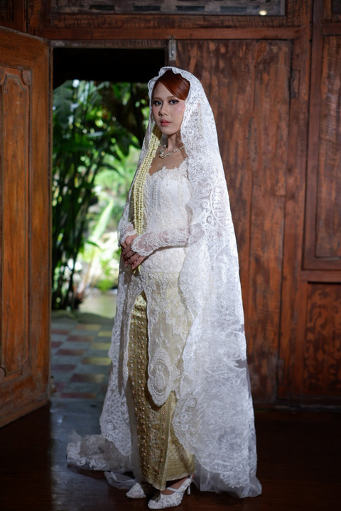 Tampilan Nadin Amizah saat momen akad nikah. Foto: Wiranti Kurnia