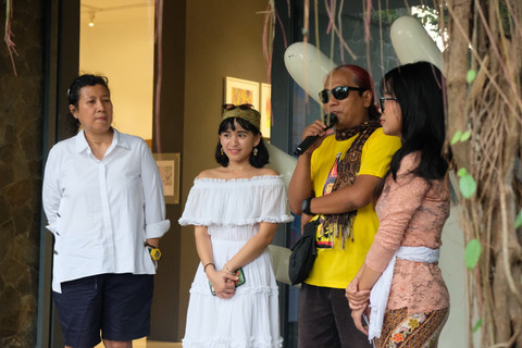 Dari kiri Erica Hestu Wahyuni, Nabila Larasati Pranoto, dan Alex Danny Santoso. Foto: Dhia Al Fajr
