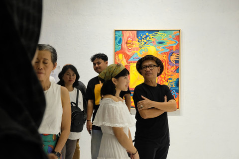 Suasana di pameran "Adaptasi, Evolusi, Eksistensi" di Ruang Dalam Art House, Bantul, Selasa (23/12). Foto: Dhia Al Fajr