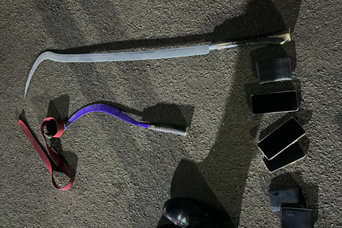 Barang bukti yang hendak dipakai tawuran di kawasan Menteng, Jakarta Pusat diamakan polisi. Foto: Dok. Istimewa