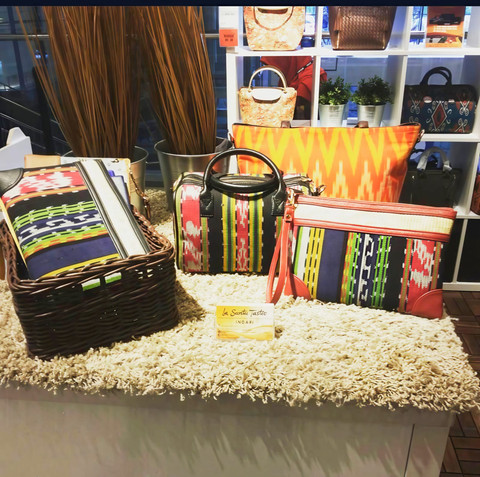 Beberapa produk tas tenun dari La Suntu Tastio. Foto: BRI.
