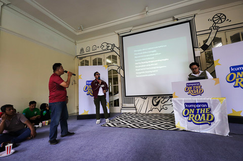 Aktivitas komunitas motor listrik Polytron saat kumparan On the Road di kantor kumparan, Minggu (28/12/2025). Foto: Jamal Ramadhan/kumparan