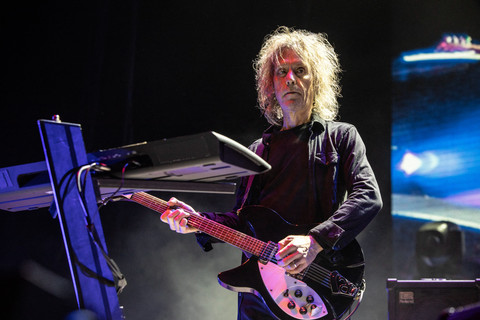 Gitaris dan pemain keyboard The Cure, Perry Bamonte. Foto: HARMONY GERBER/AFP