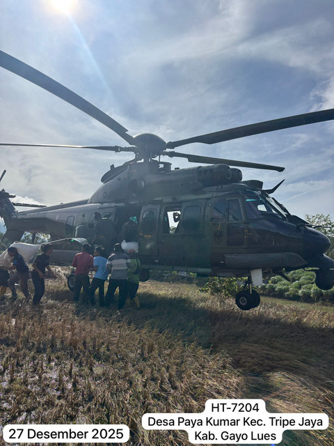 Helikopter dikerahkan untuk kirim bantuan ribuan ton beras dan logistik ke titik lokasi terisolir di Aceh. Foto: Dok. Istimewa