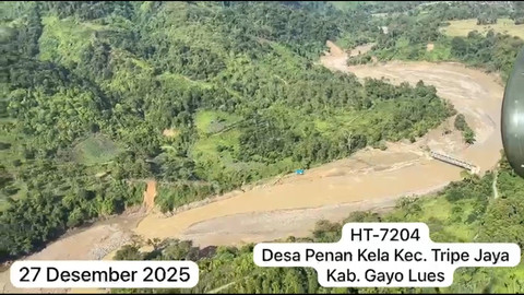 Penampakan dari udara saat helikopter dikerahkan untuk kirim bantuan ribuan ton beras dan logistik ke titik lokasi terisolir di Aceh. Foto: Dok. Istimewa