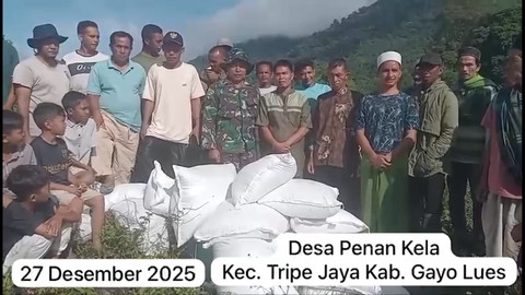 Warga penerima bantuan ribuan ton beras dan logistik ke titik lokasi terisolir di Aceh. Foto: Dok. Istimewa