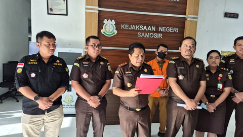 Konferensi pers kasus dugaan korupsi dana bantuan banjir di Kabupaten Samosir, Sumatera Utara. Foto: Kejari Kabupaten Samosir