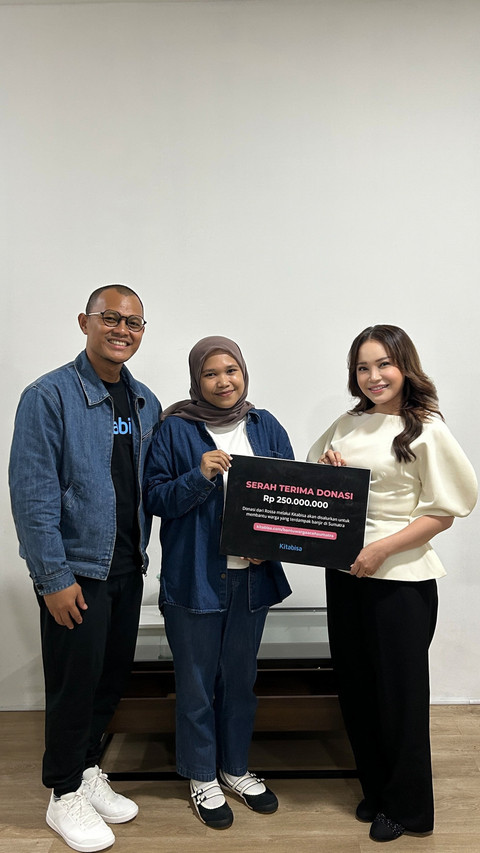 Rossa salurkan donasi untuk korban bencana di Sumatera. Foto: Dok. Partner in Goodness