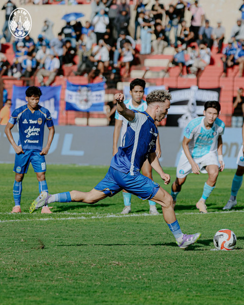 PSIM Yogyakarta vs PSBS Biak dalam laga pekan ke-15 Super League 2025/26 di Stadion Sultan Agung, Bantul (29/12/2025). Foto: X/@PSIMJOGJA