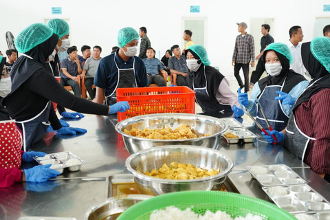 Kick Off Piloting program Miskin Ekstrem Pasti Kerja di Dapur SPPG Desa Badang, Kabupaten Jombang, Jawa Timur, Senin (29/12/2025). Foto: Kemenko PM