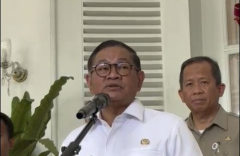 Gubernur DKI Jakarta Pramono Anung menyampaikan keterangan pers terkait soal Pemutihan Ijazah Tahap V Tahun 2025 di Balai Kota, Jakarta Pusat, Selasa (30/12/2025). Foto: Amira Nada Fauziyyah/kumparan