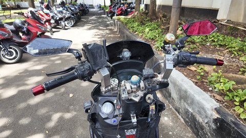 Motor listrik Polytron Fox R dengan odometer mencapai 93 ribu kilometer. Foto: Fitra Andrianto/kumparan