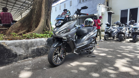 Motor listrik Polytron Fox R dengan odometer mencapai 93 ribu kilometer. Foto: Fitra Andrianto/kumparan