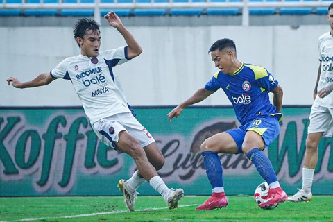 Arema FC melawan Persita Tangerang pada pertandingan Super League di Stadion Kanjuruhan, Malang, Selasa (30/12/2025). Foto: Instagram/@aremafcofficial