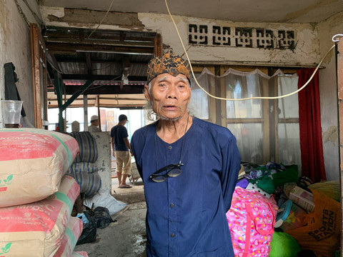 Aktor senior Diding Boneng ditemui di kediamannya di RW 08 Kelurahan Pegangsaan, Menteng, Jakarta Pusat, Selasa (30/12/2025). Foto: Vincentius Mario/kumparan