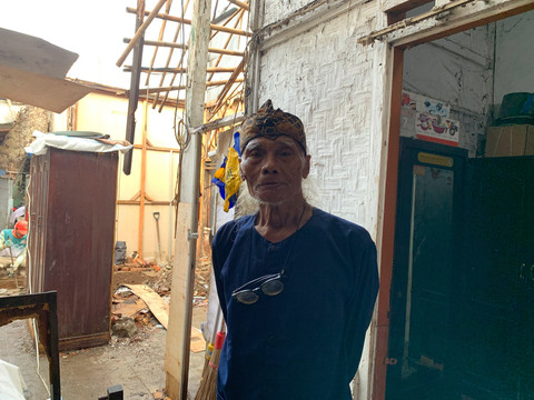 Aktor senior Diding Boneng ditemui di kediamannya di RW 08 Kelurahan Pegangsaan, Menteng, Jakarta Pusat, Selasa (30/12/2025). Foto: Vincentius Mario/kumparan