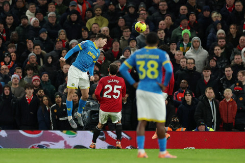 Pemain Wolverhampton Wanderers Ladislav Krejci mencetak gol ke gawang Manchester United pada pertandingan Liga Inggris di Old Trafford, Manchester, Inggris, Selasa (30/12/2025). Foto: Phil Noble/REUTERS