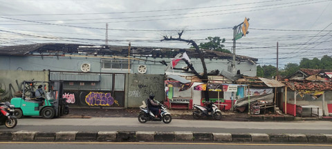 Kuburan bangkai pesawat diterjang puting beliung di Kabupaten Bogor. Foto: Dok. kumparan