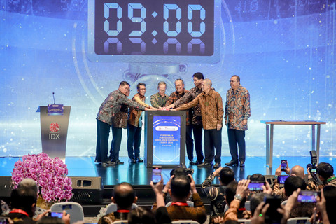 Suasana pembukaan perdagangan Bursa Efek Indonesia di Main Hall BEI, Jakarta, Jumat (2/1/2026). Foto: Jamal Ramadhan/kumparan