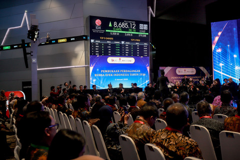 Suasana pembukaan perdagangan Bursa Efek Indonesia di Main Hall BEI, Jakarta, Jumat (2/1/2026). Foto: Jamal Ramadhan/kumparan