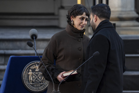 Zohran Mamdani dan Rama Duwaji. Foto: DAVID DEE DELGADO/Getty Images va AFP