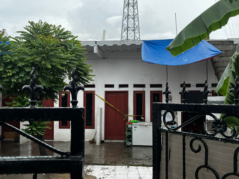 TKP Rumah kontrakan kasus kematian sekeluarga di Warakas, Jakarta Utara, Jumat (2/12). Foto: Rayyan/Kumparan