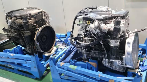 Mesin truk Isuzu yang belum direkondisi (kiri) dan setelah direkondisi (kanan). Foto: Sota Tanaka/Nikkei Asia