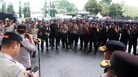 Polisi menyiapkan pengamanan laga Persija vs Persijap Jepara di Stadion Gelora Bung Karno, Jakarta, Sabtu (3/1/2026). Foto: Dok. Humas Polres Metro Jakarta Pusat