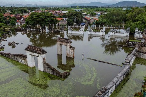 Foto udara banjir merendam kawasan situs cagar budaya Keraton Kaibon di Kasemen, Kota Serang, Banten, Sabtu (3/1/2026). Foto: Muhammad Bagus Khoirunas/ANTARA FOTO