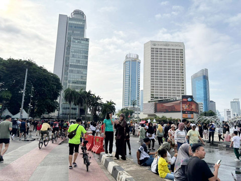 Suasana Car Free Day (CFD) di kawasan Bundaran HI, Jakarta Pusat, Minggu (4/1). Foto: Amira Nada/kumparan