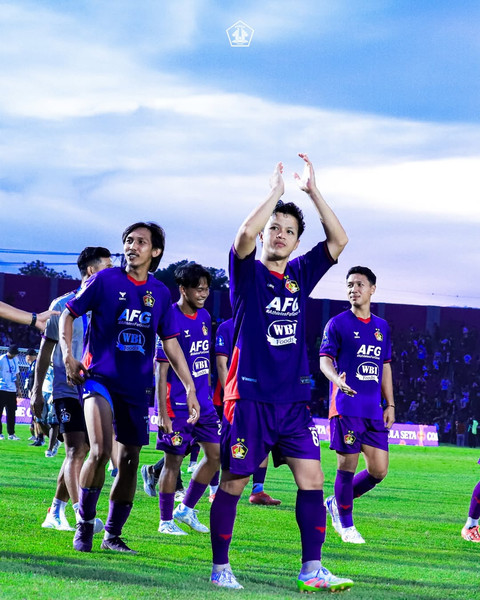 Selebrasi Persik Kediri usai laga Super League 2025/26 di Stadion Brawijaya. Foto: Instagram @persikfcofficial