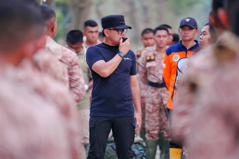 Wakil Menteri Dalam Negeri (Wamendagri) Bima Arya Sugiarto menyambut kedatangan kloter pertama Praja Institut Pemerintahan Dalam Negeri (IPDN) di Pusat Pemerintahan Kabupaten Aceh Tamiang, Aceh, Sabtu (3/1/2026). Foto: Dok. Pupen Kemendagri