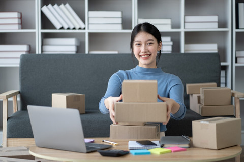 Ilustrasi berjualan melalui Blibli. Foto: PaeGAG/Shutterstock