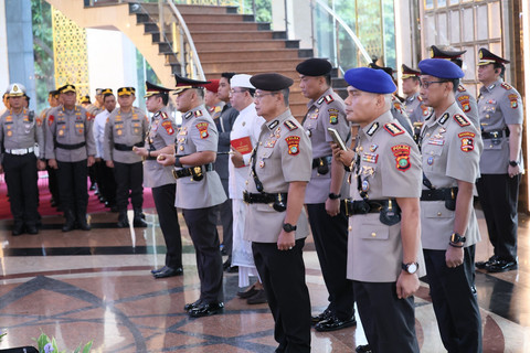 Kapolda Metro Jaya Irjen Asep Edi Suheri resmi melantik sejumlah Kapolres dan pejabat utama di Lobby Gedung Promoter, Polda Metro Jaya, Jakarta, Senin (5/1). Foto: Dok. Istimewa