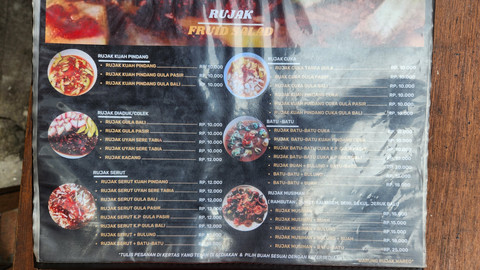 Rujak rumput laut 'bulung boni' khas Bali. Foto: Azalia Amadea/Kumparan