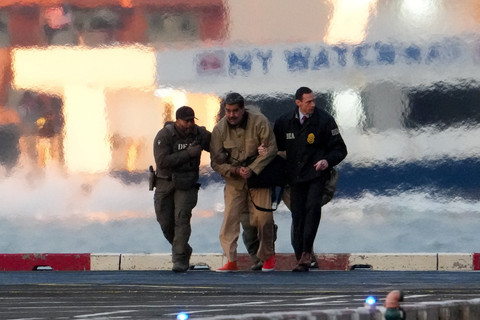 Presiden Venezuela Nicolas Maduro tiba Heliport Downtown Manhattan menuju Gedung Pengadilan Daniel Patrick Manhattan untuk menjalani sidang di Kota New York, Amerika Serikat, Senin (5/1/2026). Foto: Adam Gray/REUTERS