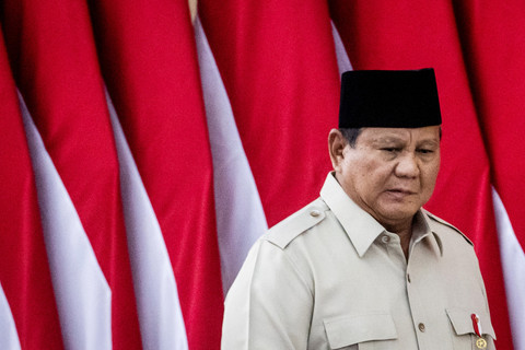 Presiden Prabowo Subianto bersiap membuka Taklimat Awal Tahun saat retret Kabinet Merah Putih di Hambalang, Kabupaten Bogor, Jawa Barat, Selasa (6/1/2026). Foto: Bayu Pratama S/ANTARA FOTO