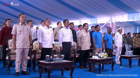 Jajaran Kabinet Merah Putih saat Presiden Prabowo Subianto menghadiri panen raya dan pengumuman swasembada pangan di Karawang, Rabu (7/1/2026). Foto: YouTube/ Sekretariat Presiden