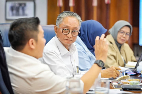 Seskab Teddy Indra Wijaya menerima Menteri PU, Menteri PKP, Kepala BP BUMN, dan Direktur Utama Waskita, Adhi Karya, Wijaya Karya, Nindya Karya, Hutama Karya PP, dan Brantas Abipraya, di Kantor Sekretariat Kabinet, Rabu (7/1/2026). Foto: sekretariat.kabinet/instagram