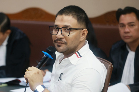 Terdakwa Ammar Zoni memberikan paparannya saat menjalani sidang terkait penyalahgunaan narkotika di Pengadilan Negeri Jakarta Pusat, Jakarta, Kamis, (8/01/2026). Foto: Agus Apriyanto