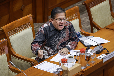 Pakar Kriminologi Universitas Indonesia Adrianus Eliasta Sembiring Meliala memberikan paparannya pada Rapat Dengar Pendapat Umum (RDPU) dengan Komisi III DPR di Kompleks Parlemen, Senayan, Jakarta, Kamis (8/1/2026). Foto: Dhemas Reviyanto/ANTARA FOTO