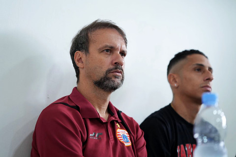 Pelatih Persija Jakarta, Mauricio Souza dalam sesi konferensi pers daring, Sabtu (10/1/2026). Foto: Dok. Persija