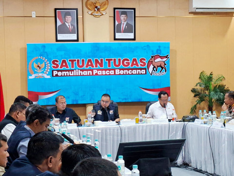 Wakil Ketua DPR RI, Cucun Ahmad Syamsurijal dan Sufmi Dasco Ahmad menggelar rapat bersama pemerintah dan Satgas Pemulihan Bencana di Aceh, Sabtu (10/1/2026). Foto: Dok. DPR RI