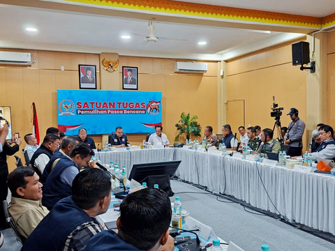 Wakil Ketua DPR RI, Cucun Ahmad Syamsurijal dan Sufmi Dasco Ahmad menggelar rapat bersama pemerintah dan Satgas Pemulihan Bencana di Aceh, Sabtu (10/1/2026). Foto: Dok. DPR RI