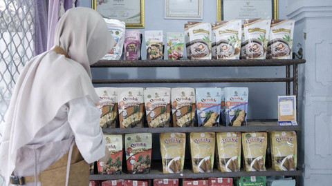 Berbagai produk bumbu dan tepung bumbu kemasan yang diproduksi Iswara Food. Foto: Dok. BRI