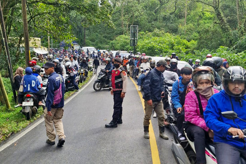 Kondisi lalu lintas pada pukul 9 WIB di wilayah Tanjakan Mayor Tarengtong, Ciwidey, Sabtu (10/1/2026). Foto: Dok. Humas Polresta Bandung