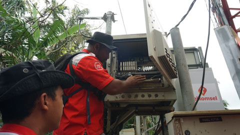 Penyaluran bantuan Telkomsel untuk daerah terdampak bencana di Sumatera. Foto: Telkomsel.